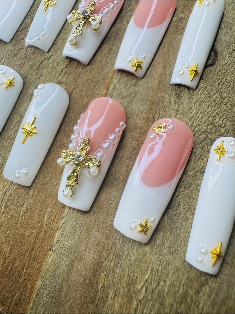 White & Pink Gold Cross Press-On Nails – Pearl Luxury Set